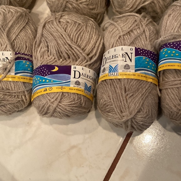 NWT & Vintage 8 Skeins Lopi Light & Dalegarn light tan Wool - Picture 5 of 6